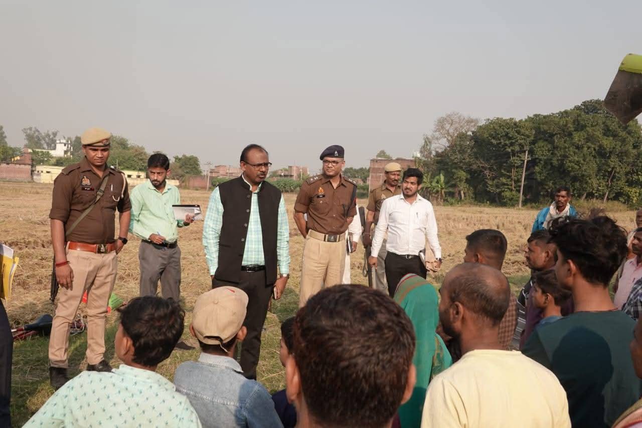 पराली जलाने की घटनाओं पर प्रभावी अंकुश लगाने के दृष्टिगत जिलाधिकारी महराजगंज द्वारा तहसील सदर के विभिन्न ग्राम पंचायतों का स्थलीय निरीक्षण किया गया।