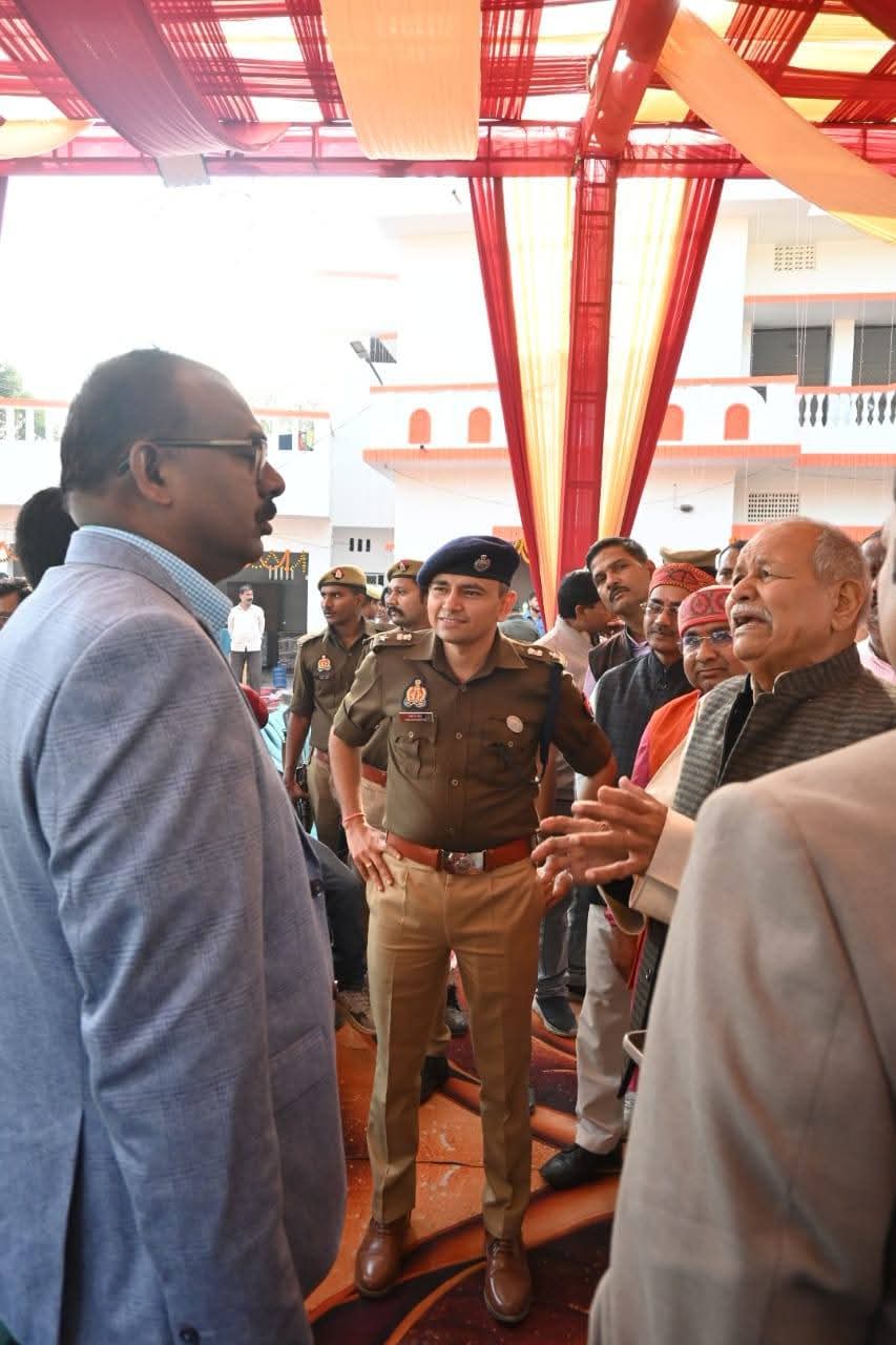 मुख्यमंत्री योगी आदित्यनाथ जी के प्रस्तावित कार्यक्रम की सुरक्षा को लेकर जिलाधिकारी महराजगंज एवं पुलिस अधीक्षक द्वारा ग्राम सभा जोगिया में किया गया स्थलीय निरीक्षण