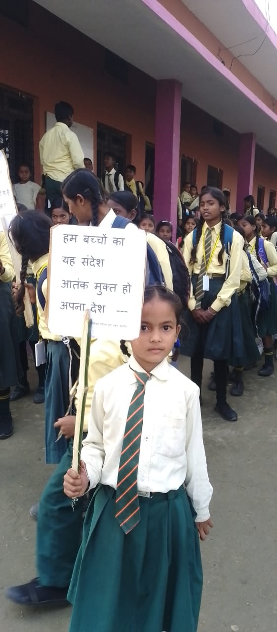 बच्चों ने कहा आखिर हमारे देश‌ को कब तक मिलेगी आतंक की पीड़ा ?