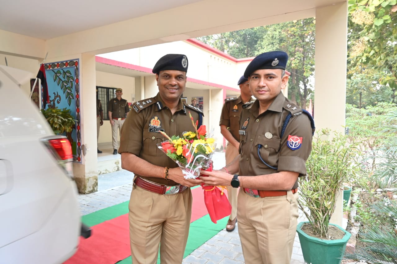 डीआईजी गोरखपुर ने किया महाराजगंज में कानून-व्यवस्था की समीक्षा,घुघुली मे मुख्यमंत्री जी के आगमन के दृष्टिगत किया स्थलीय निरीक्षण