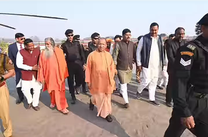 उत्तर प्रदेश के मुख्यमंत्री योगी आदित्यनाथ जी का हुआ घुघली (महाराजगंज) में आगमन।