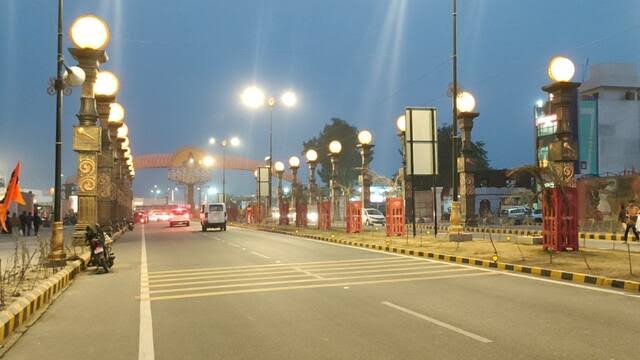 अयोध्या में पीएम मोदी के आगमन से पहले तैयार किया गया सुरक्षा घेरा,कार्यक्रम तक राम पथ पर आगमन को किया गया प्रतिबंधित,सभी गाड़ियों के लिए तैयार किया गया रूट डायवर्जन प्लान