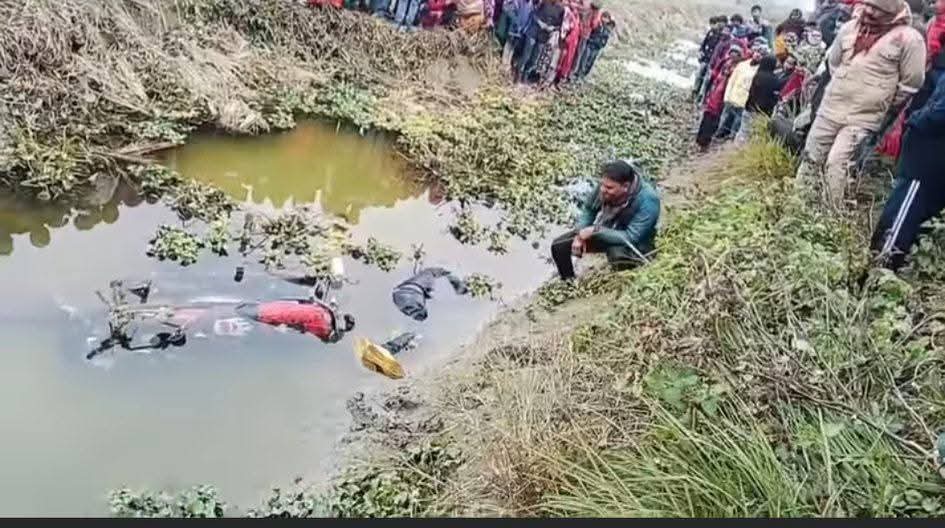 निचलौल चौक रोड के किनारे मिला 22 वर्षीय युवक का शव,परिजनों ने लगाया हत्या का आरोप।