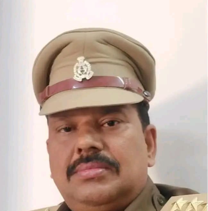 जालौन के कुठौंद में तैनात इंस्पेक्टर ने अपने सरकारी आवास में खुद को मारी गोली।